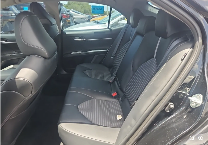 Used 2022 Toyota Camry SE FWD image 10