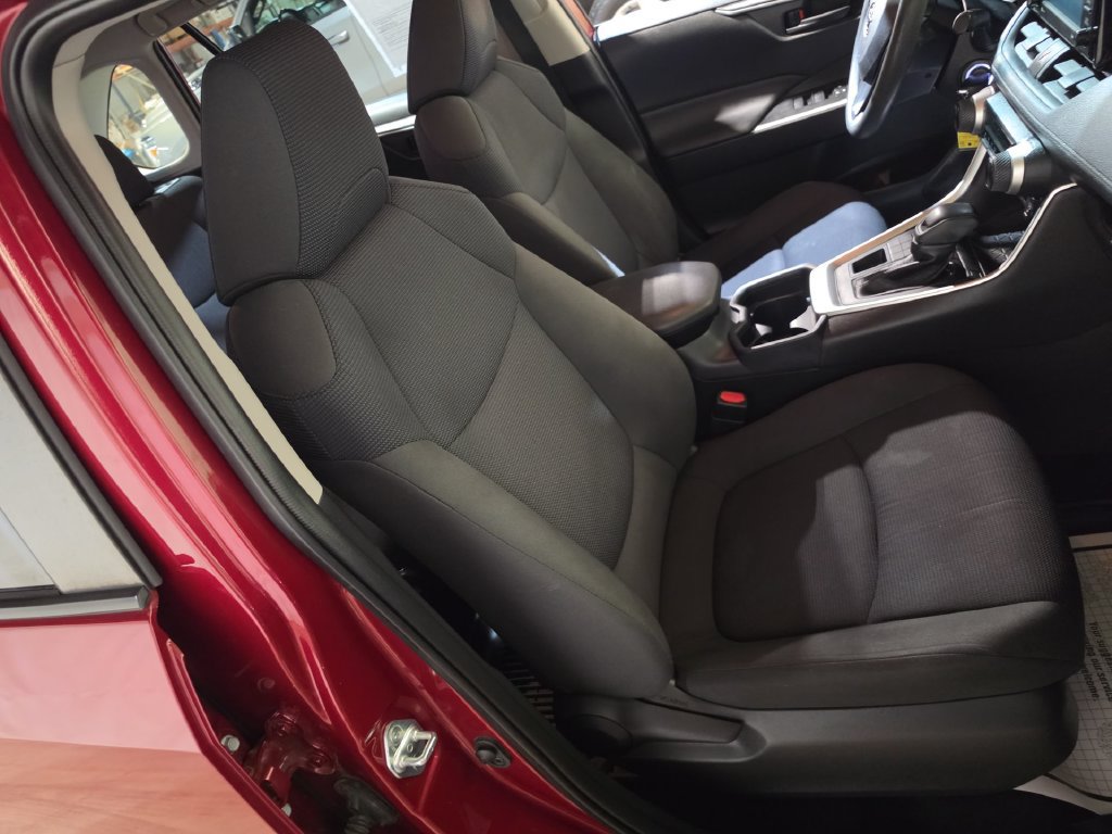 Used 2021 Toyota RAV4 LE AWD/4WD image 25