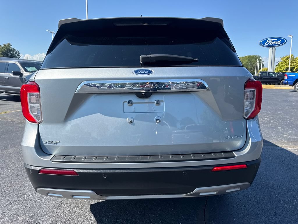Used 2024 Ford Explorer XLT w/ Equipment Group 202A AWD/4WD image 8