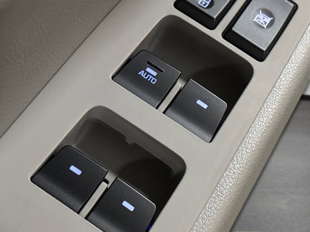 Used 2019 Hyundai Elantra Limited image 33