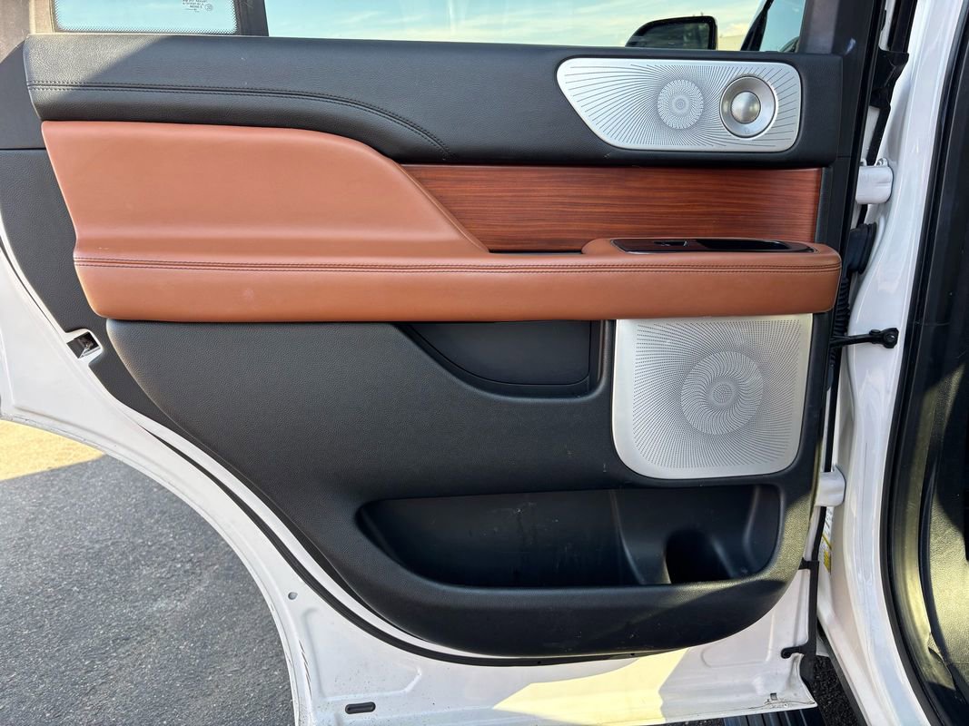 Used 2018 Lincoln Navigator Reserve w/ Technology Package AWD/4WD image 18
