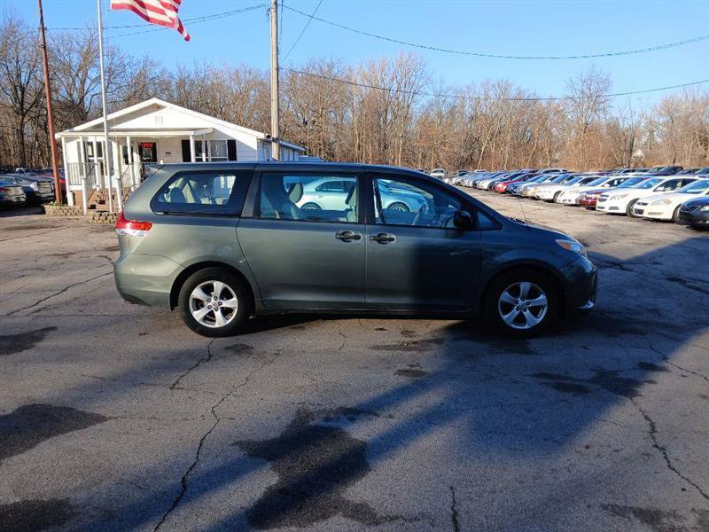 Used 2013 Toyota Sienna L image 6