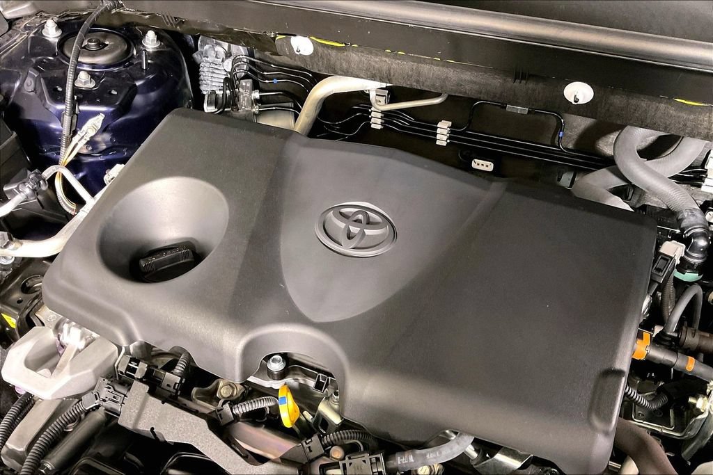 Used 2021 Toyota RAV4 XLE Premium FWD image 32