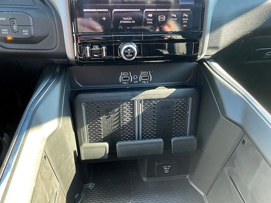 New 2026 RAM 3500 Laramie AWD/4WD image 28