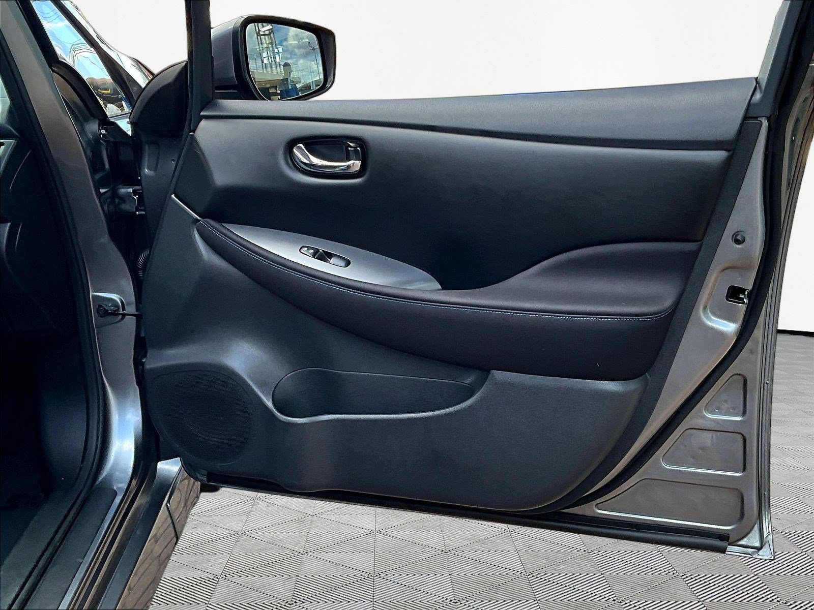 Used 2022 Nissan Leaf S FWD image 25