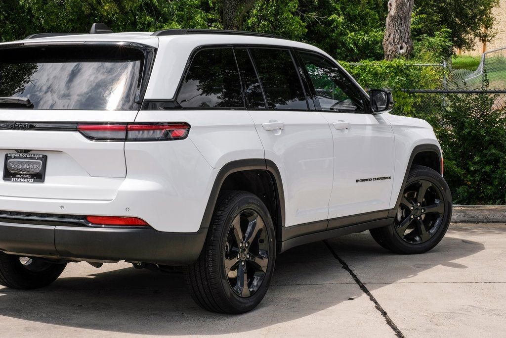 Used 2023 Jeep Grand Cherokee Altitude image 17