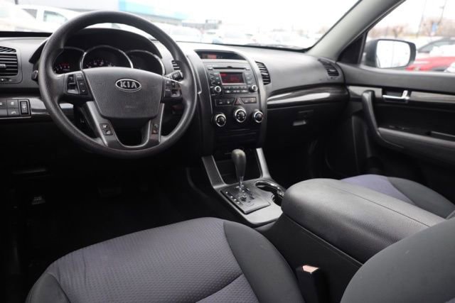 Used 2012 Kia Sorento LX w/ Third Row Pkg image 26