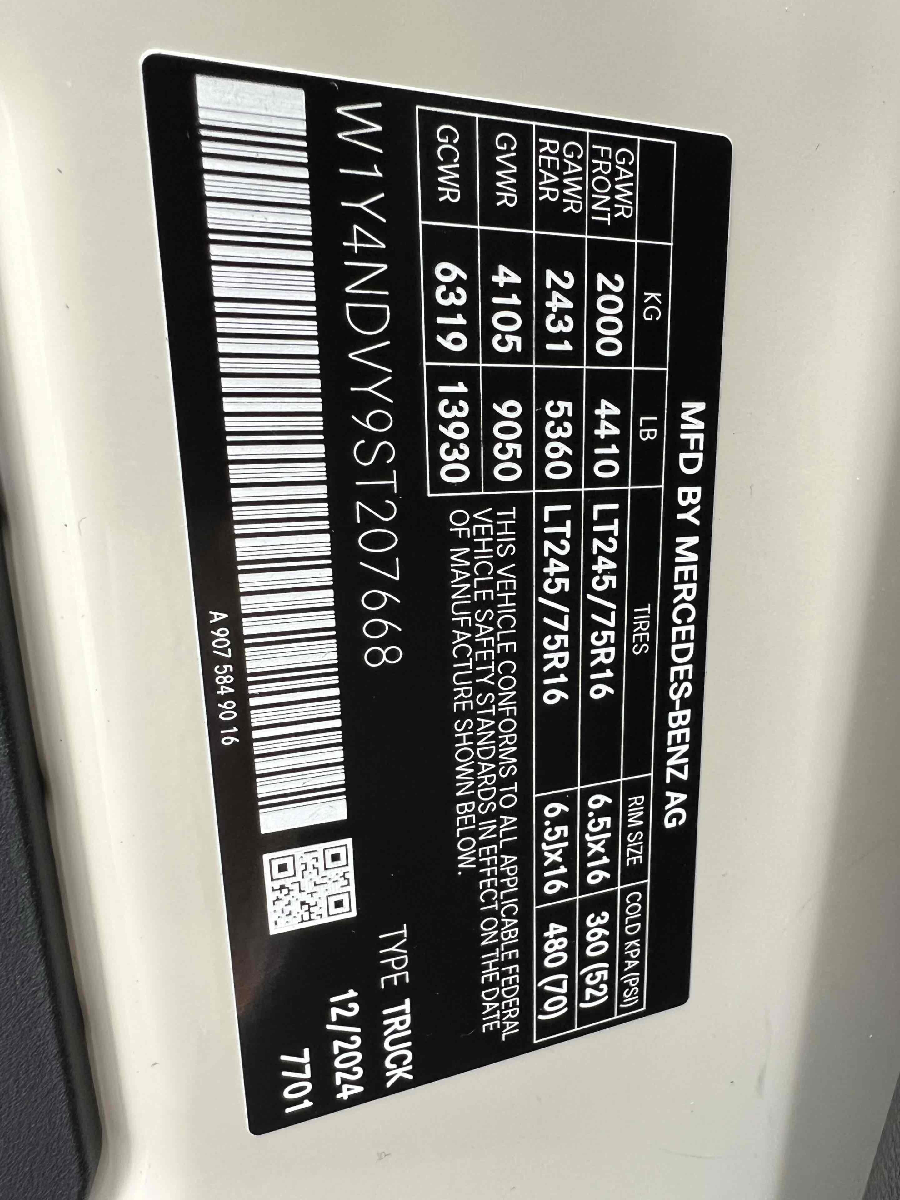 Used 2025 Mercedes-Benz Sprinter 2500 image 12