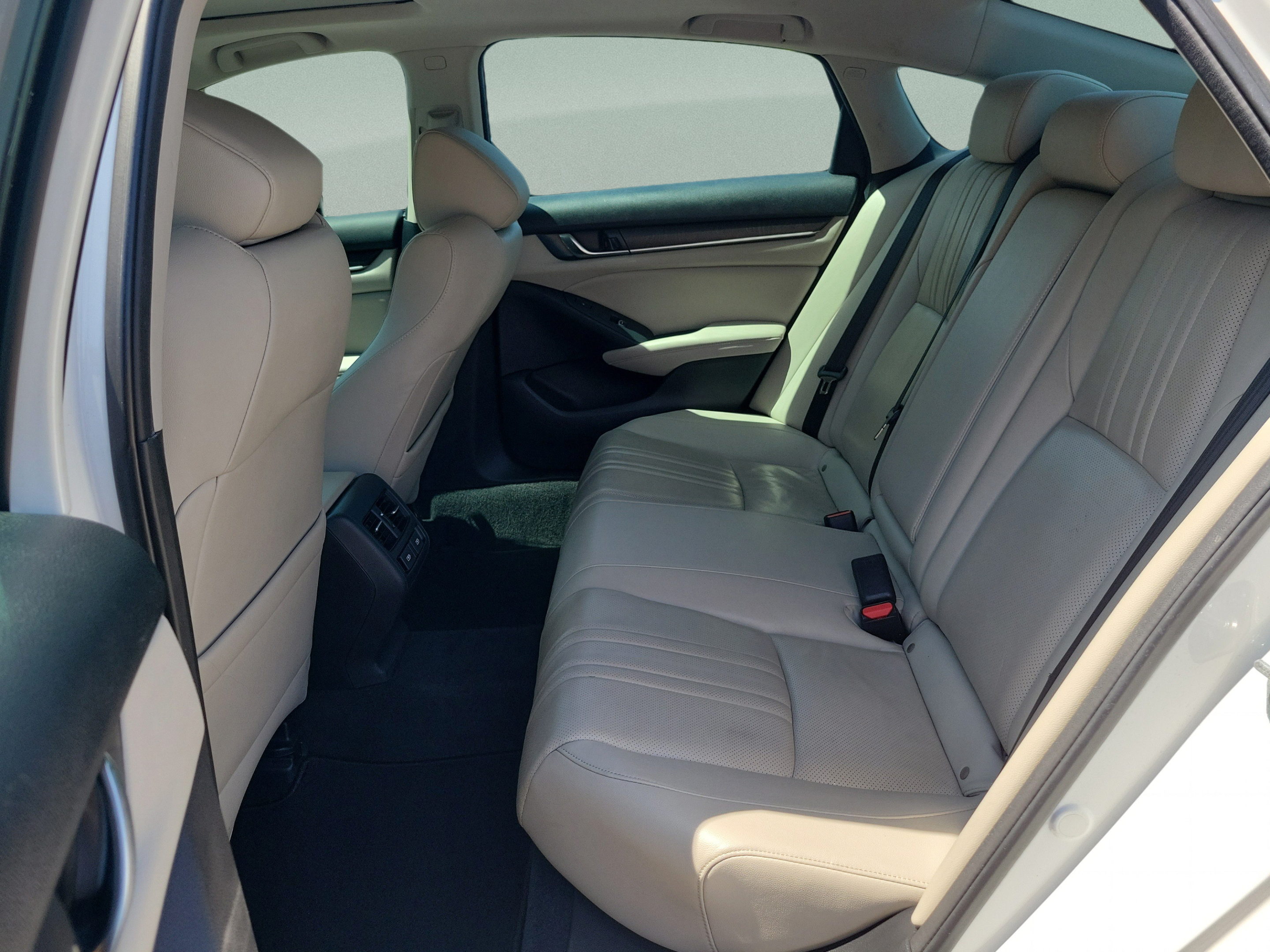 Used 2022 Honda Accord Touring image 9