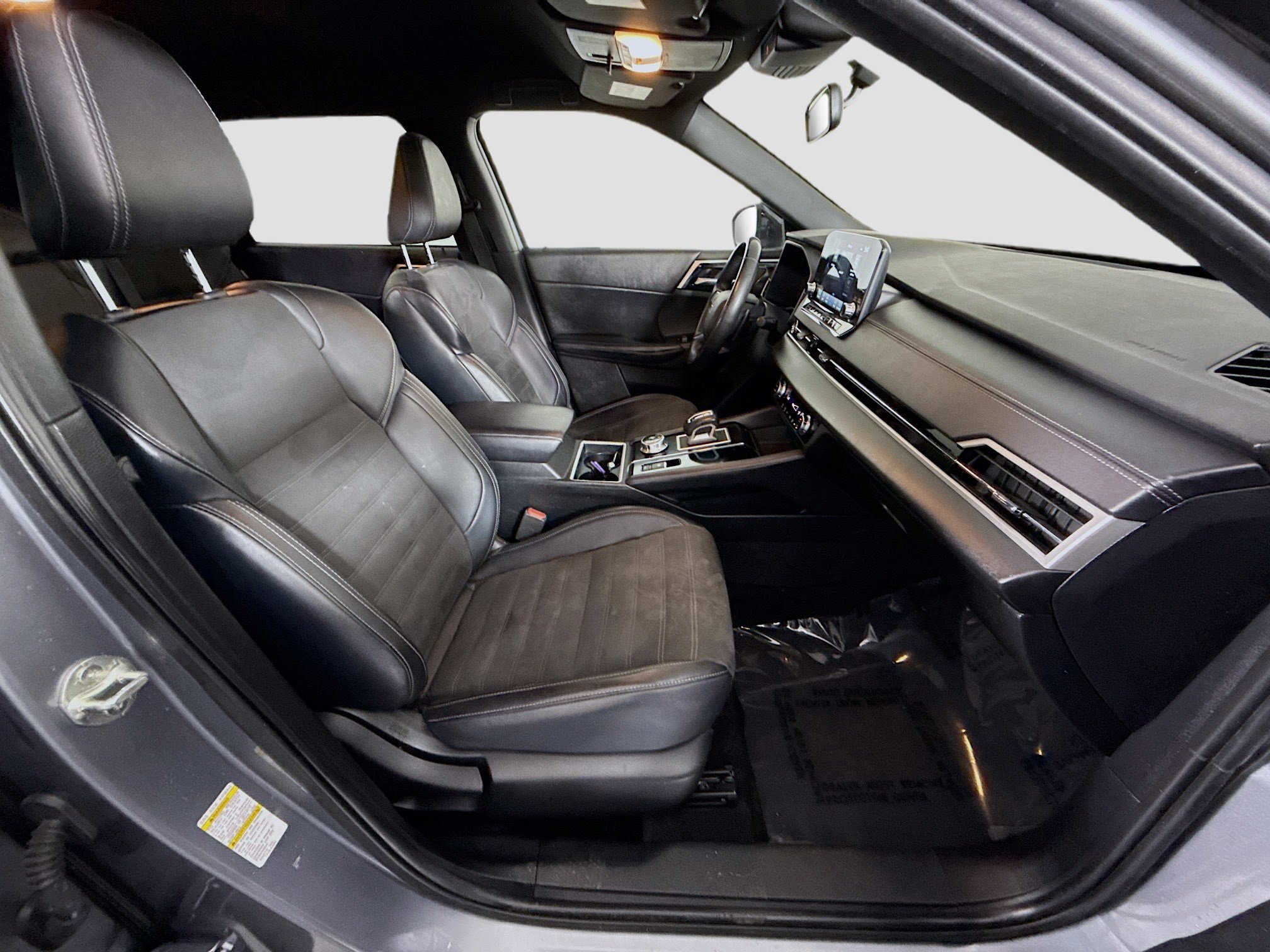 Used 2024 Mitsubishi Outlander SE Black Edition image 29