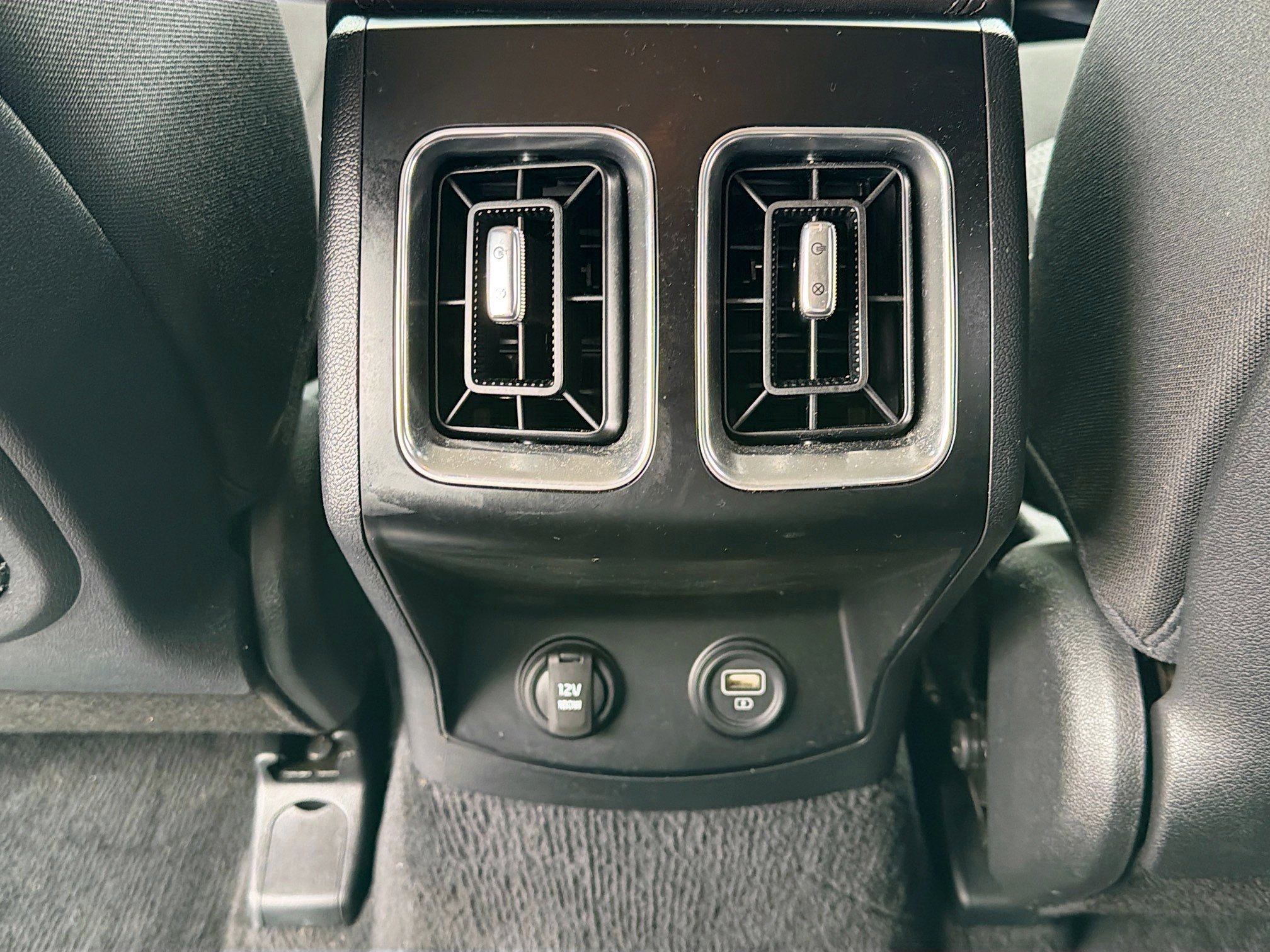 Used 2023 Kia Sorento LX image 19