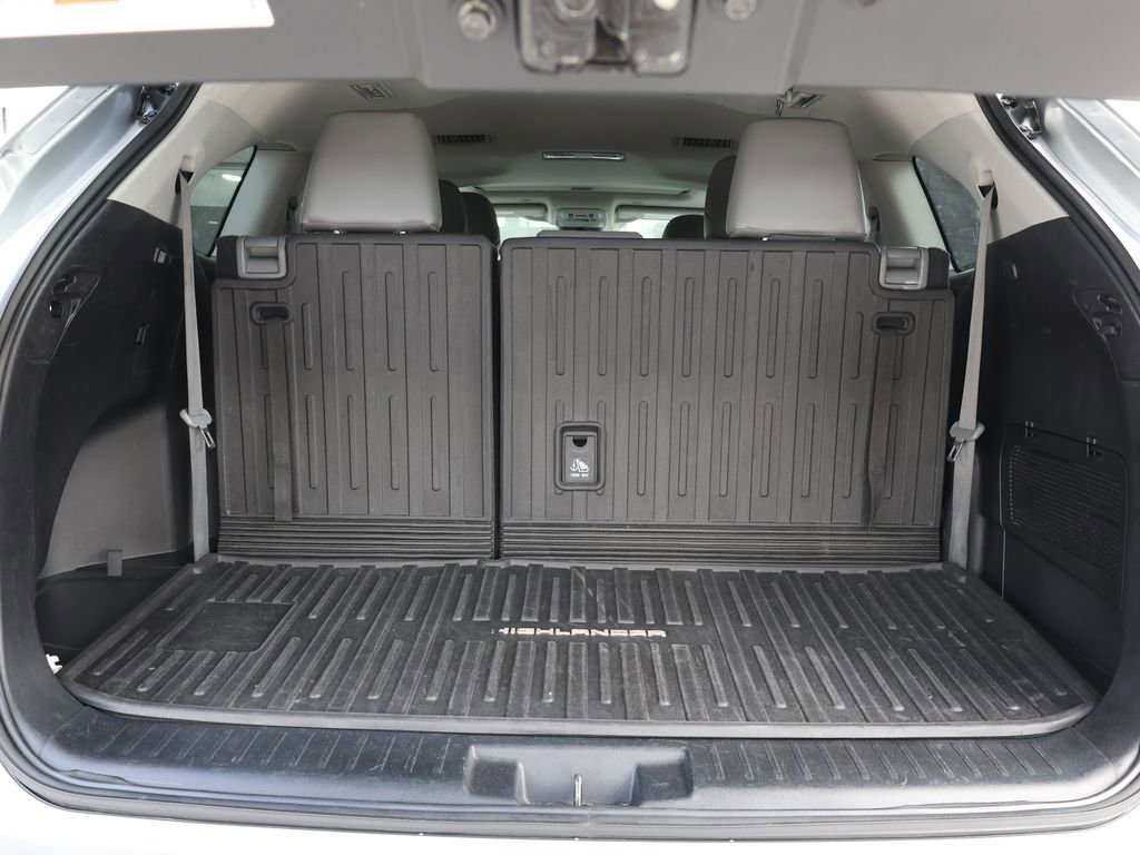 Used 2023 Toyota Highlander XLE FWD image 7