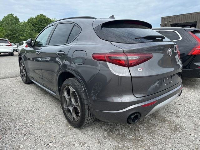 Used 2023 Alfa Romeo Stelvio Ti AWD/4WD image 4
