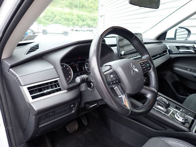 Used 2022 Mitsubishi Outlander SE AWD/4WD image 15
