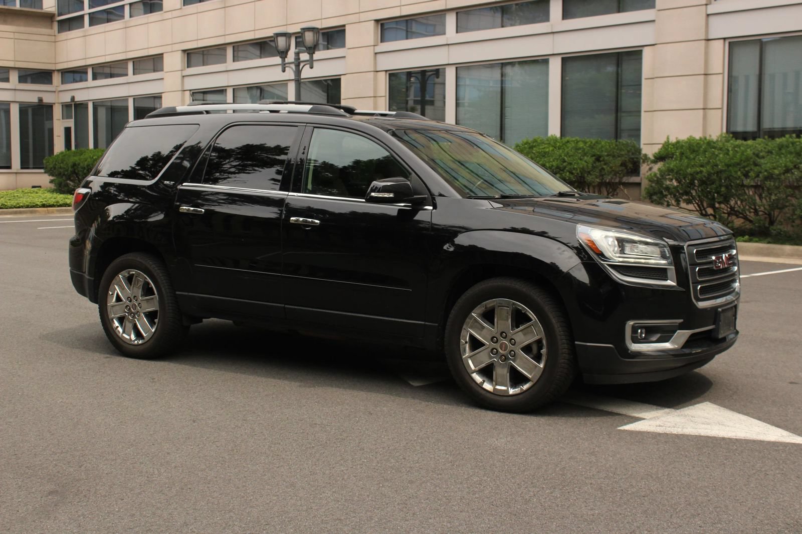 Used 2017 GMC Acadia Limited SLT AWD/4WD image 2
