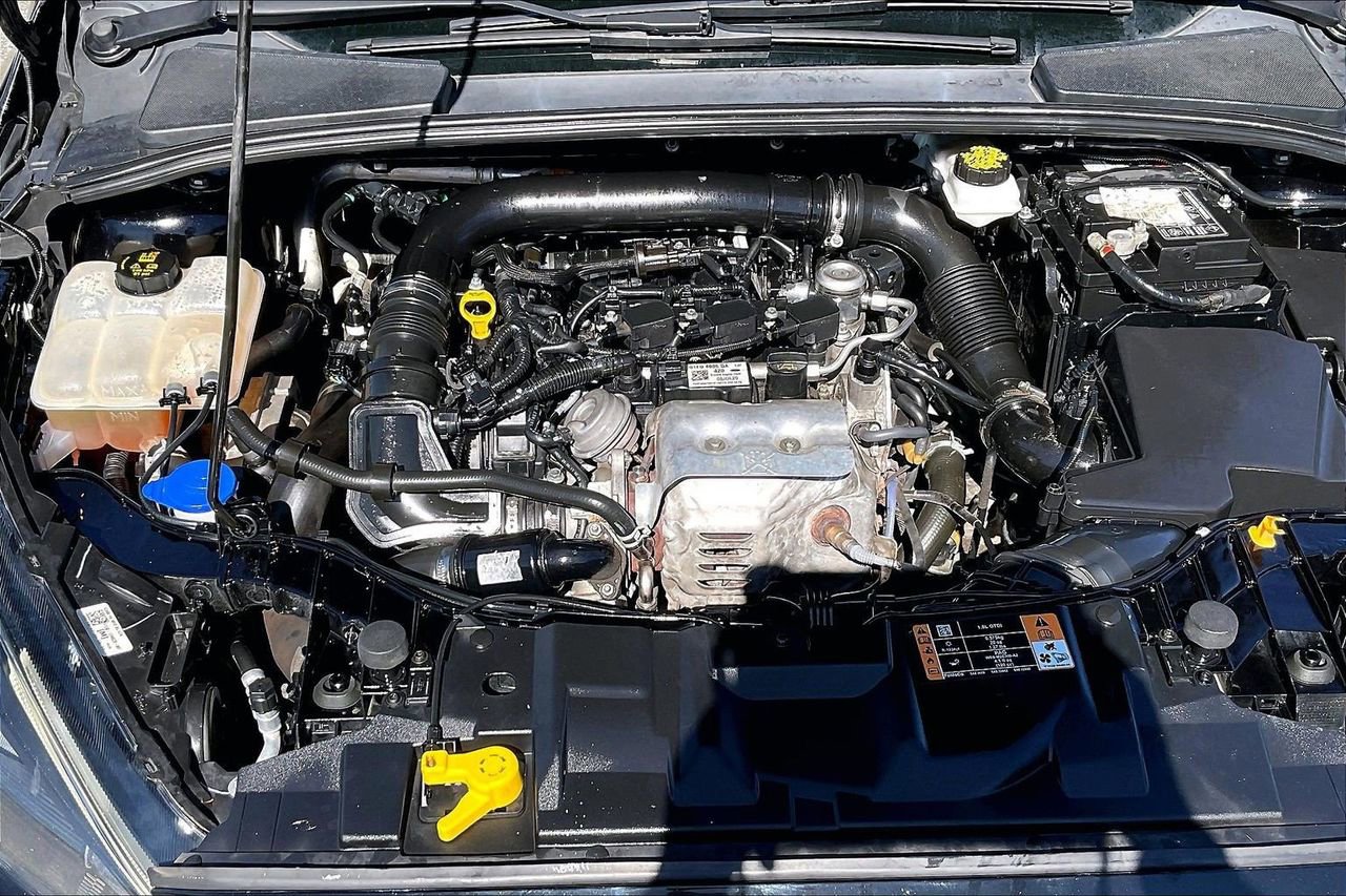 Used 2018 Ford Focus SE w/ SE Appearance Package image 34