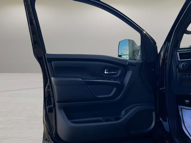 Used 2018 Nissan Titan SL w/ Midnight Edition image 9
