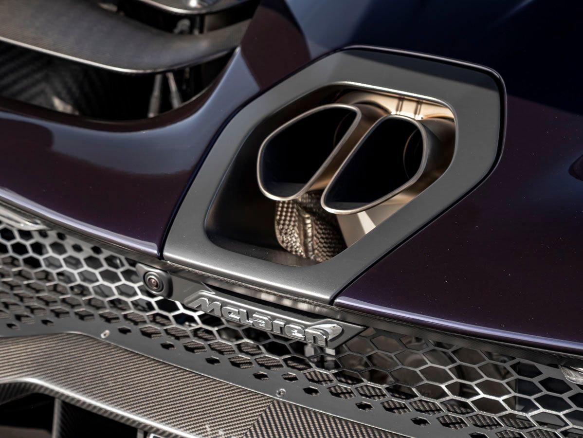 Used 2019 McLaren Senna RWD image 13