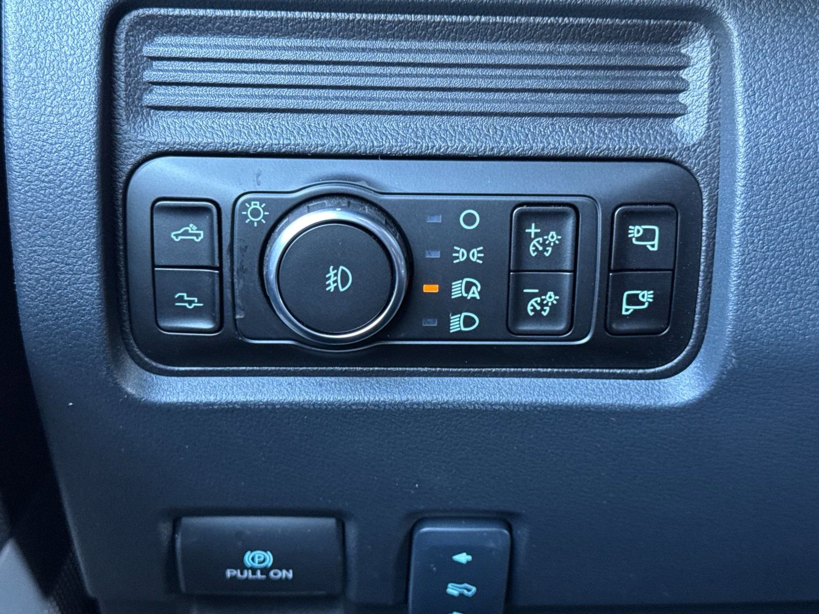 New 2026 Ford F250 Platinum w/ FX4 Off-Road Package image 30