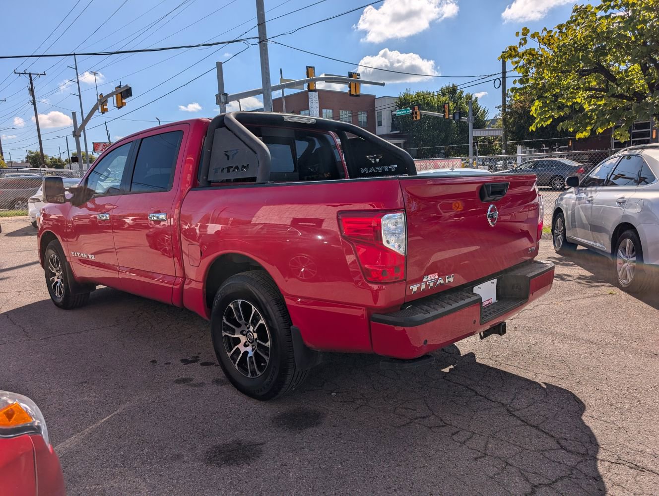 Used 2020 Nissan Titan SV w/ SV Convenience Package image 8