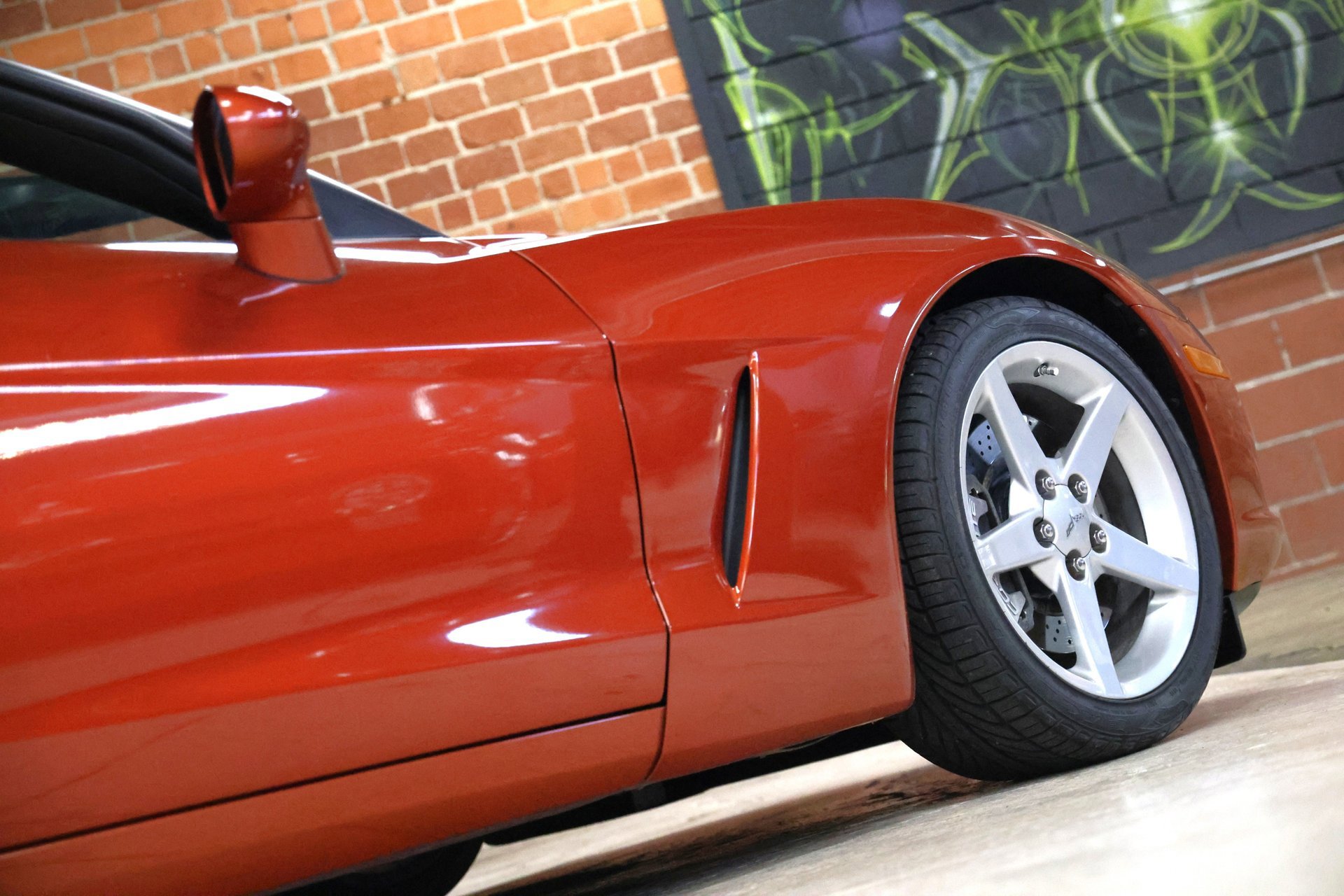 Used 2005 Chevrolet Corvette Coupe w/ Performance Handling Package image 28