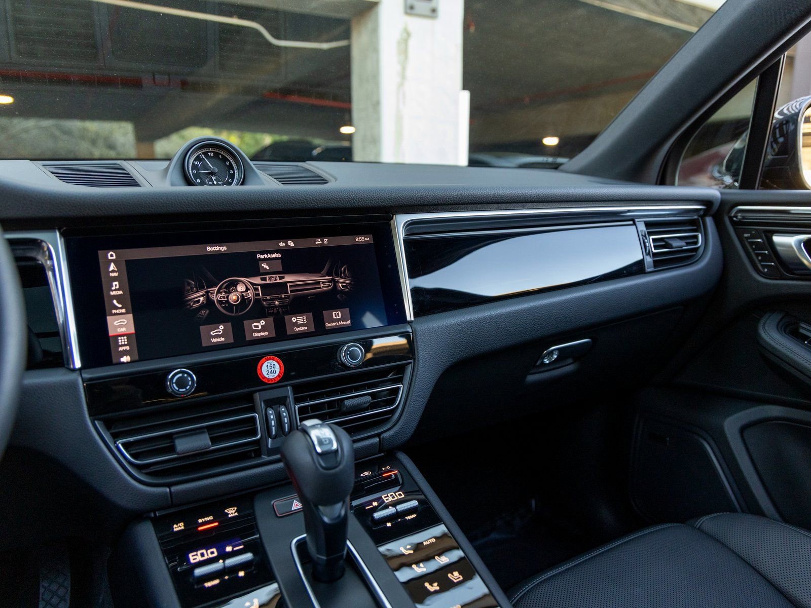 Certified 2025 Porsche Macan image 36