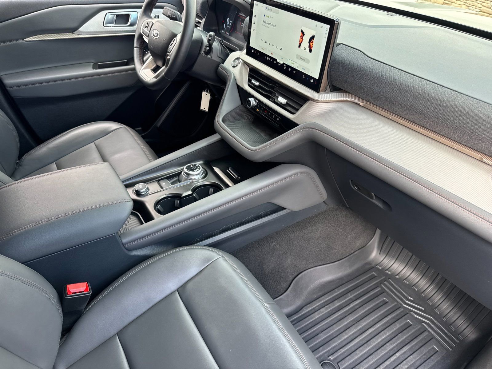 Used 2025 Ford Explorer Active w/ Active Comfort Package image 19