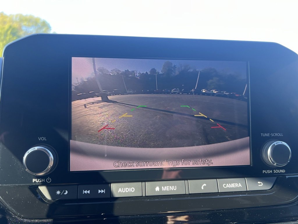 Used 2022 Nissan Pathfinder SV w/ SV Black Package image 21