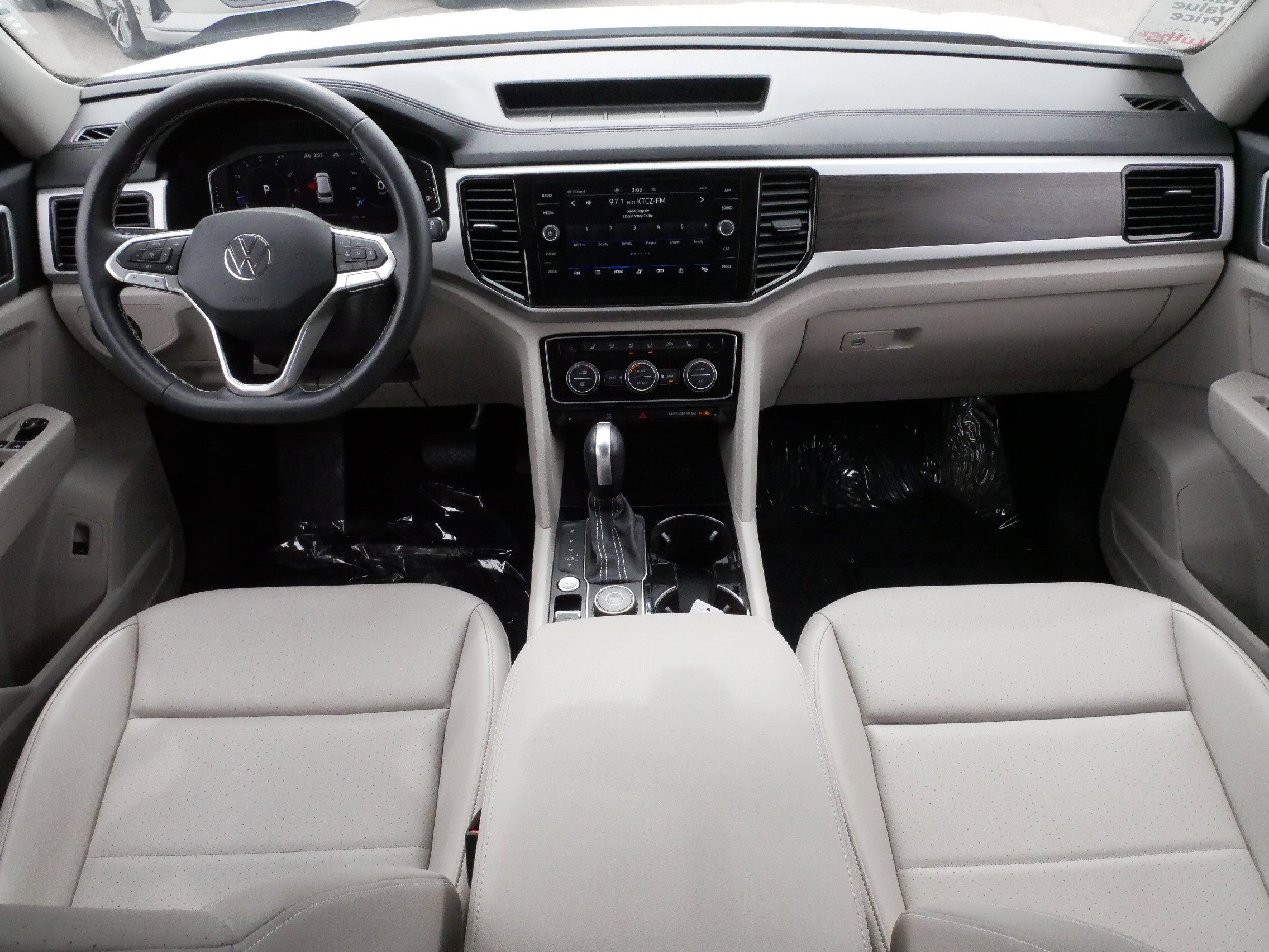 Certified 2023 Volkswagen Atlas SE w/ Panoramic Sunroof Package image 10