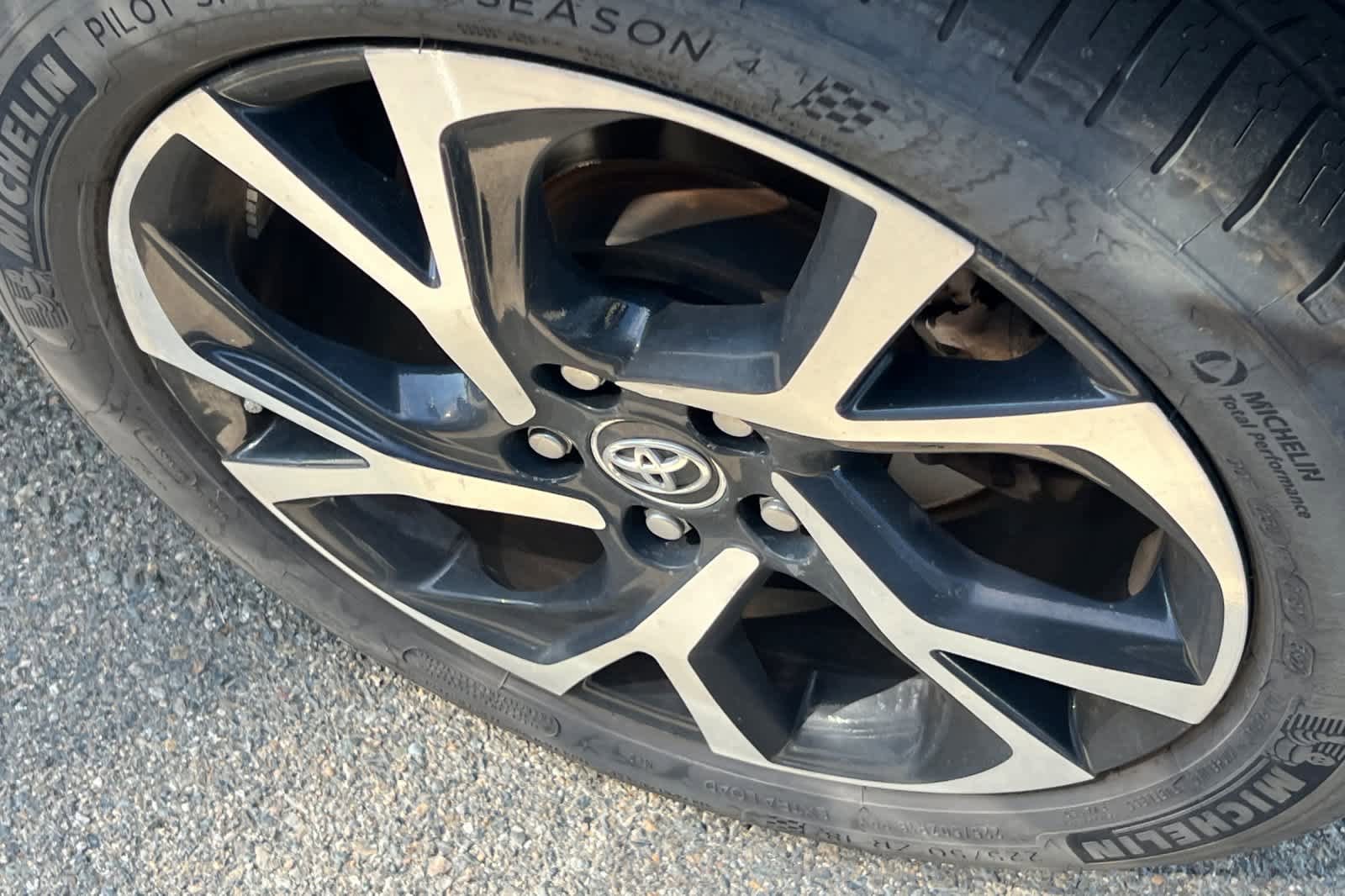 Used 2019 Toyota C-HR XLE FWD image 22