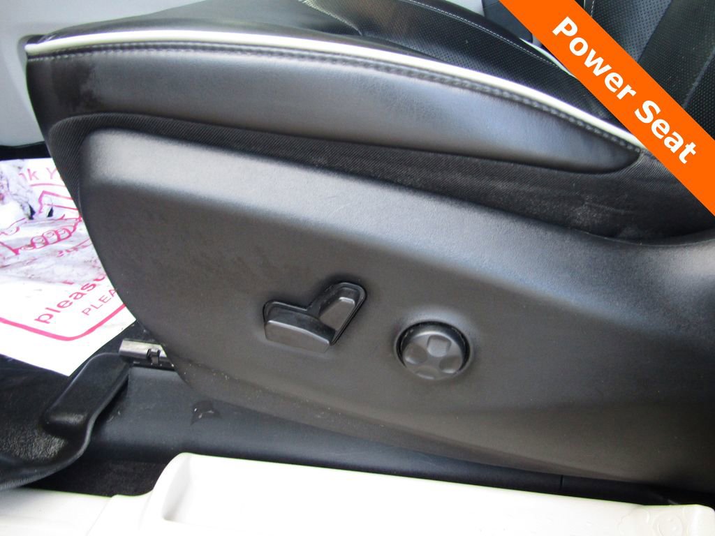 Used 2023 Chrysler Pacifica Limited AWD/4WD image 7