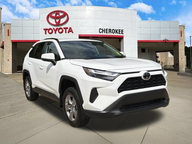 Used 2024 Toyota RAV4 XLE FWD image 3