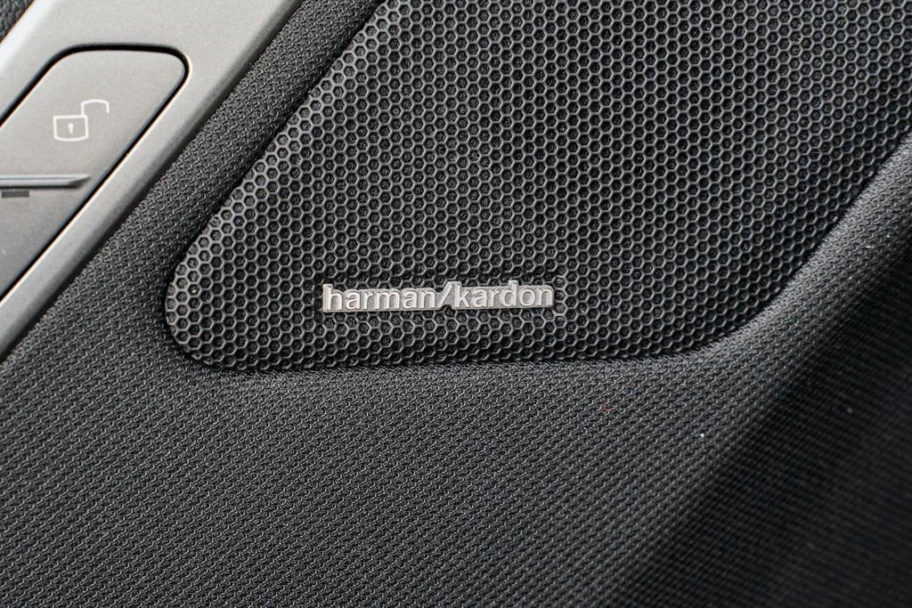 Used 2025 BMW iX xDrive50 image 10