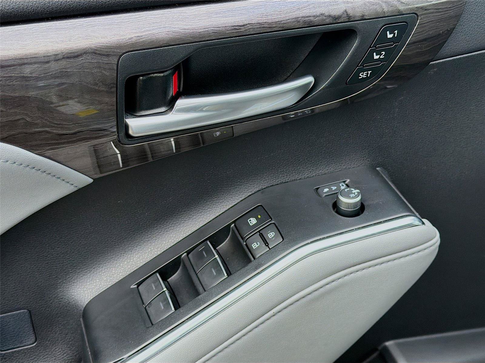 Used 2023 Toyota Highlander Limited AWD/4WD image 23