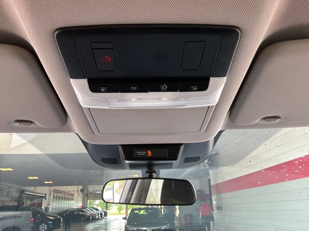 Used 2025 Nissan Rogue SV FWD image 14