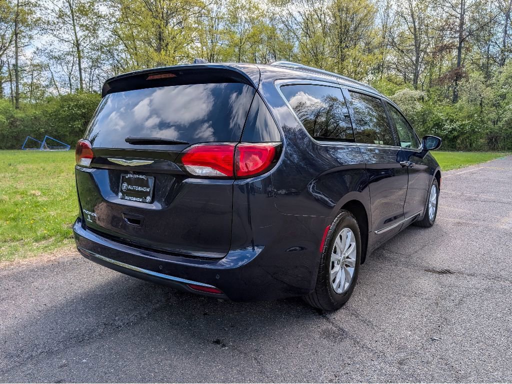 Used 2018 Chrysler Pacifica Touring-L Plus FWD image 5