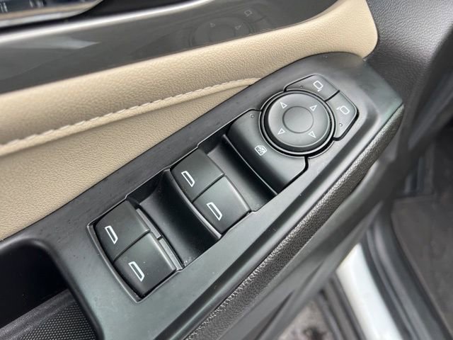 Used 2023 Chevrolet Traverse LS image 26