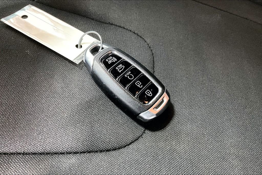 Used 2022 Hyundai Elantra SEL w/ Convenience Package FWD image 13