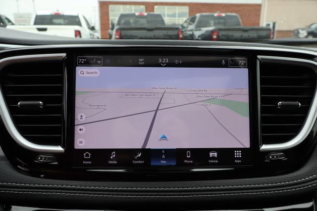 New 2026 Chrysler Pacifica Limited FWD image 23