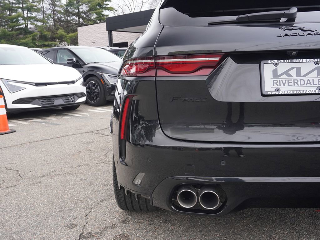 Used 2022 Jaguar F-PACE SVR image 19