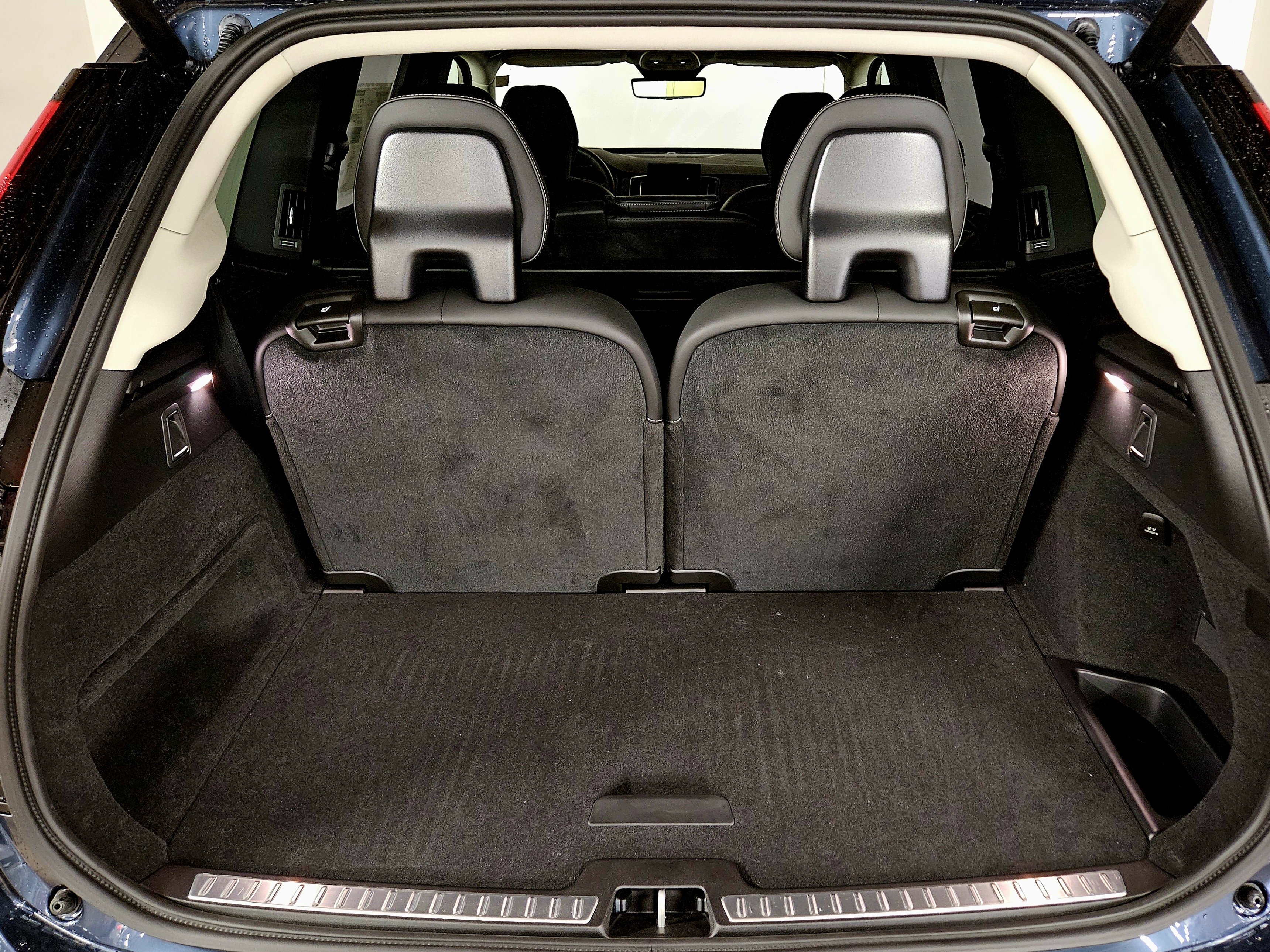 New 2026 Volvo XC90 B6 Ultra w/ Protection Package image 18