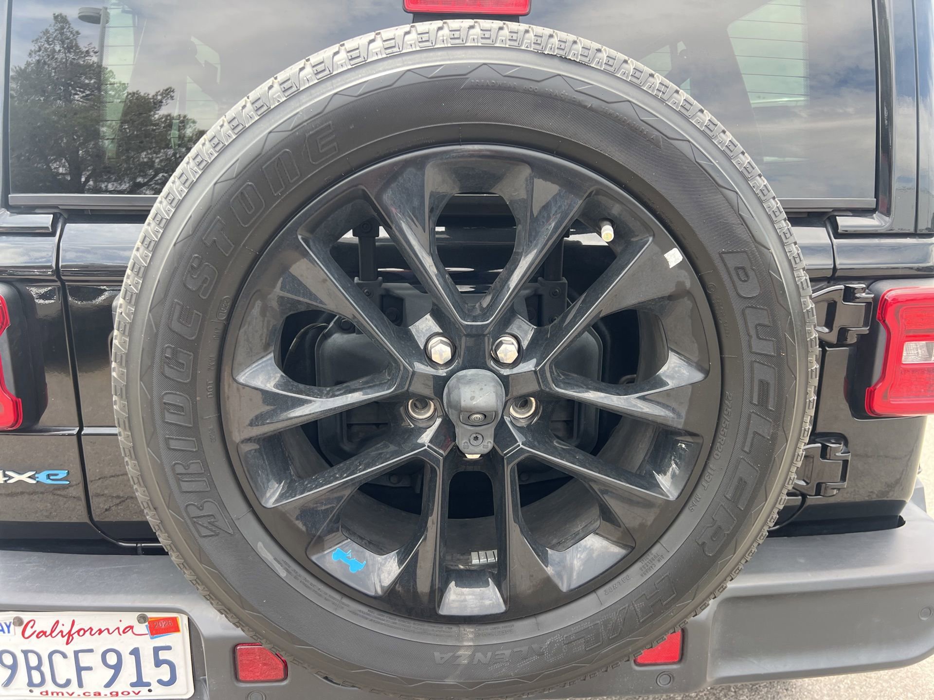 Used 2022 Jeep Wrangler Unlimited Sahara w/ Cold Weather Group AWD/4WD image 12