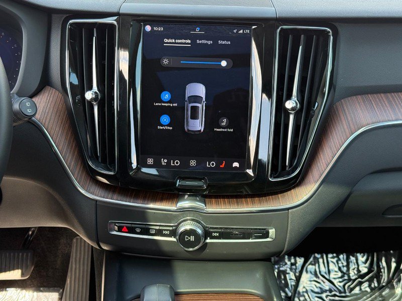 Certified 2023 Volvo XC60 B5 Plus w/ Climate Package AWD/4WD image 14
