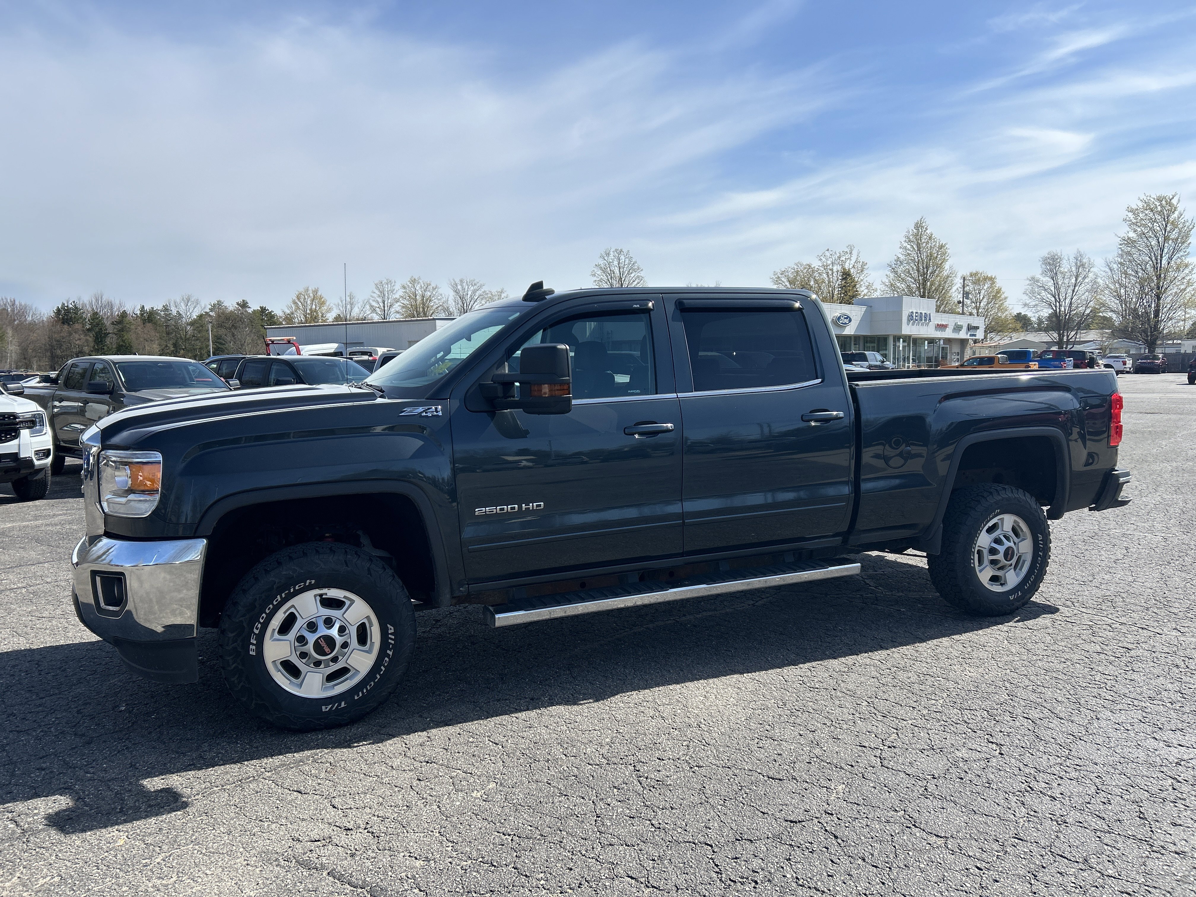 Used 2017 GMC Sierra 2500 SLE w/ SLE Preferred Package AWD/4WD image 8