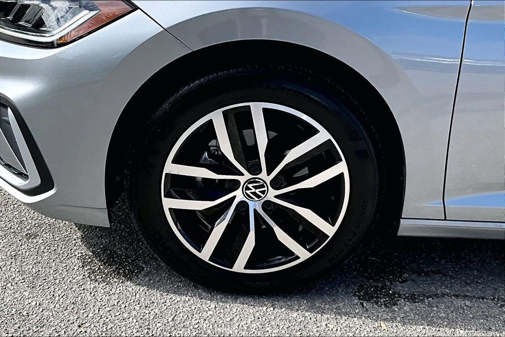 Used 2025 Volkswagen Jetta SE FWD image 13