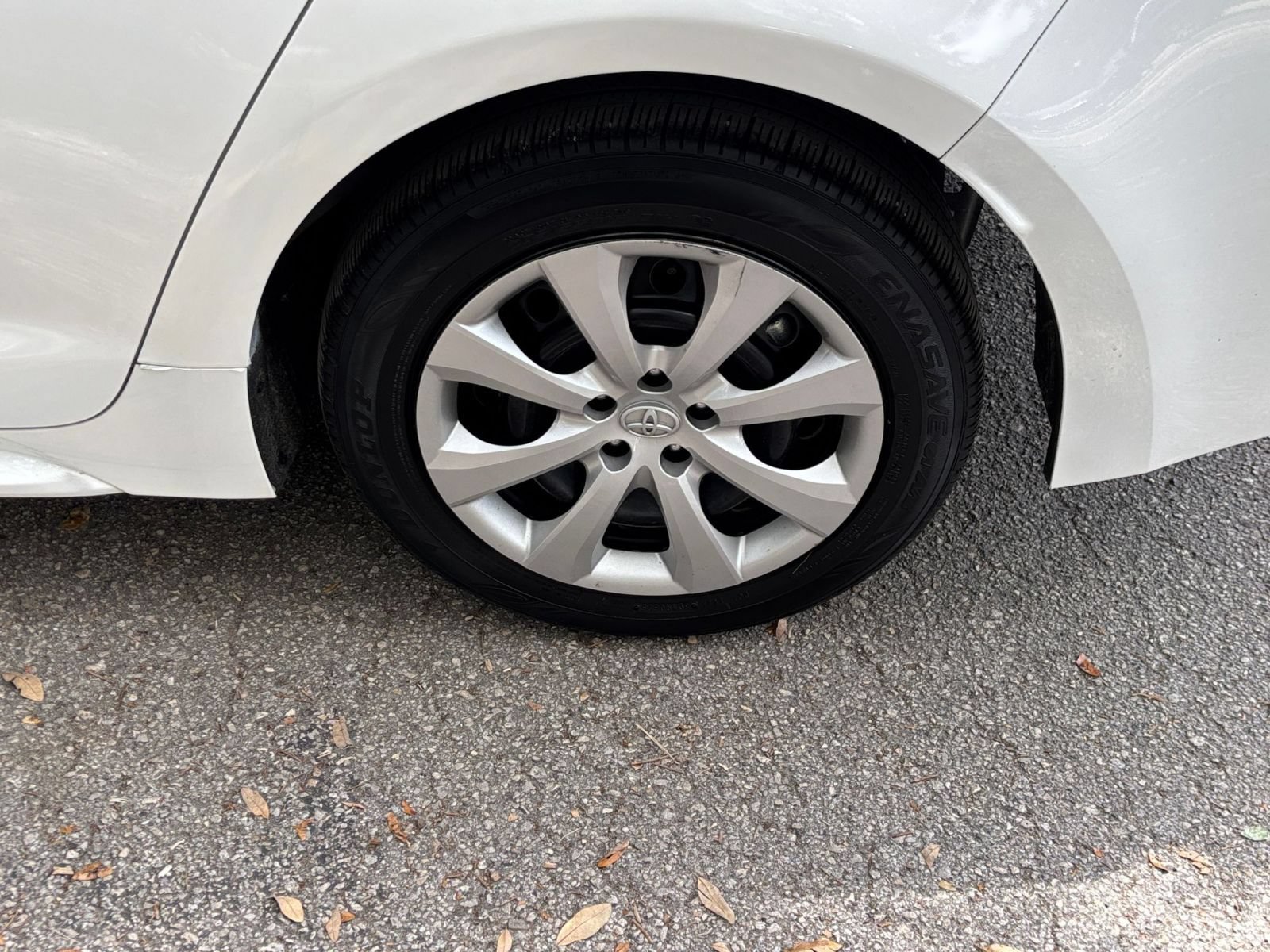 Used 2025 Toyota Corolla LE FWD image 27