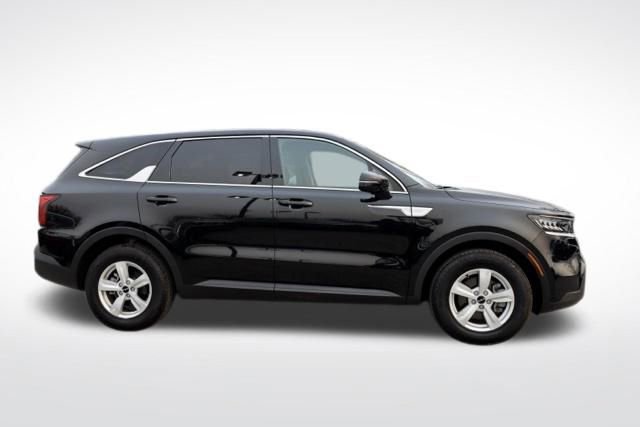Used 2022 Kia Sorento LX image 9