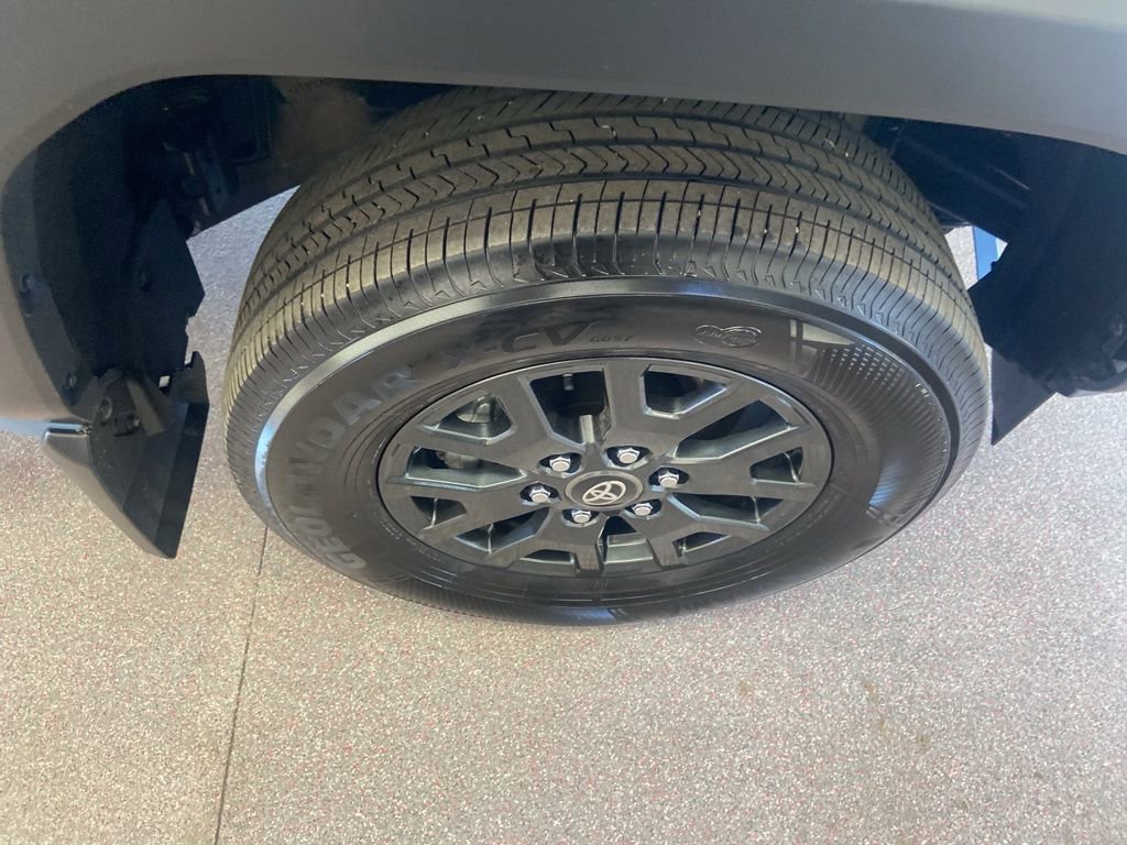 Used 2025 Toyota 4Runner SR5 AWD/4WD image 19