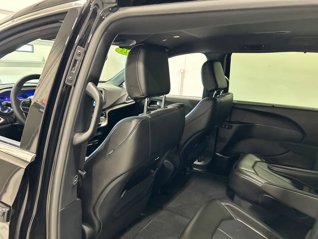 Used 2025 Chrysler Pacifica Select FWD image 30