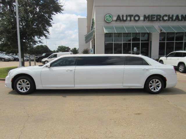 Used 2015 Chrysler 300 Limited image 9